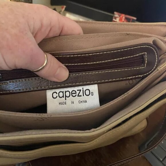 Capezio 2 Tone Tan Brown Shoulder Hand Bag Purse Gold Tone Hardware Faux Leather - Picture 3 of 5